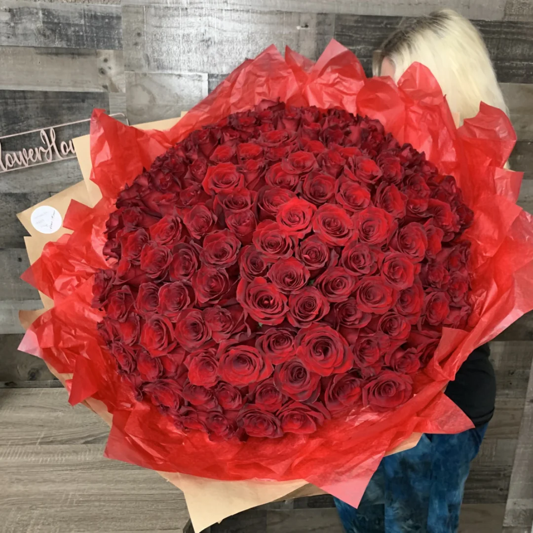 Collection of Elegant 150 Red Roses