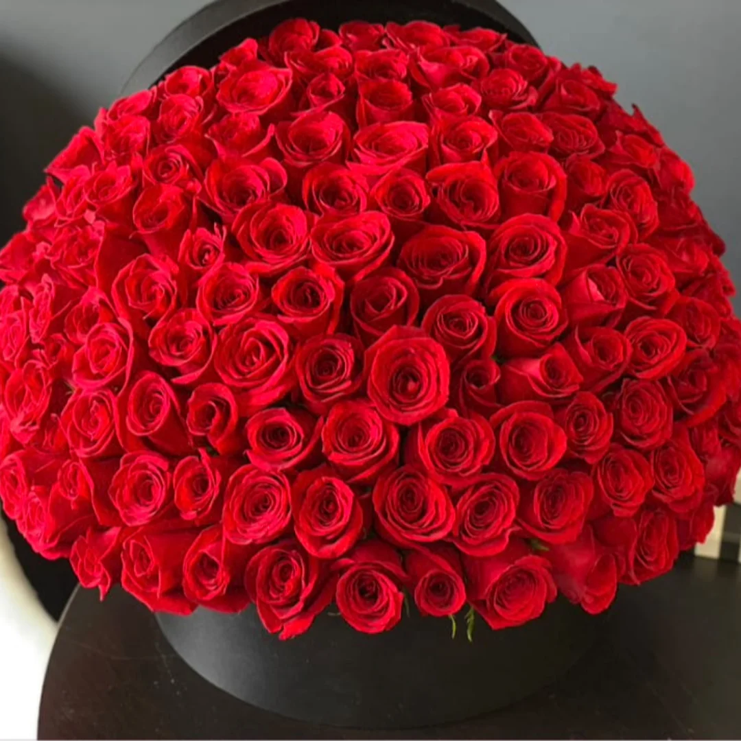 Collection of Elegant 150 Red Roses